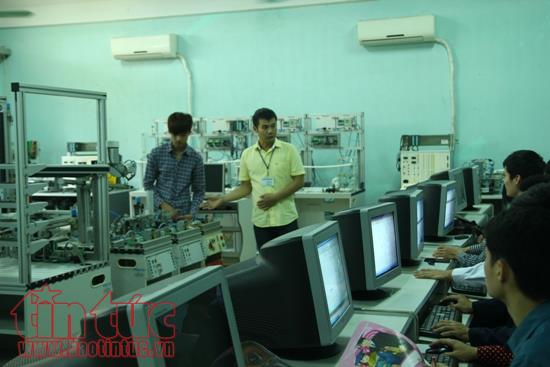Trường cao đẳng, trung cấp vẫn lúng túng tuyển sinh ảnh 1